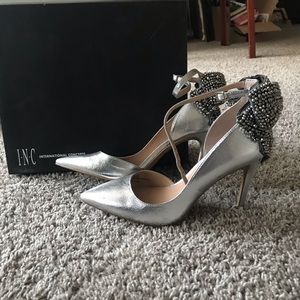 Silver 2.5-3in heels.